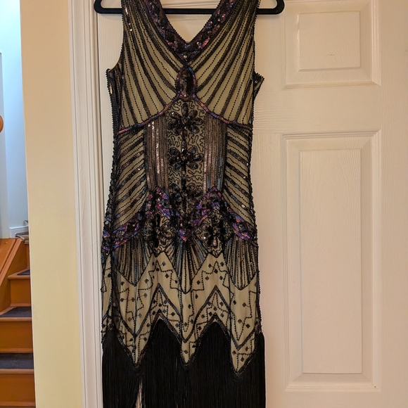 Elegant Black Beaded Dress - Picture 5 of 5